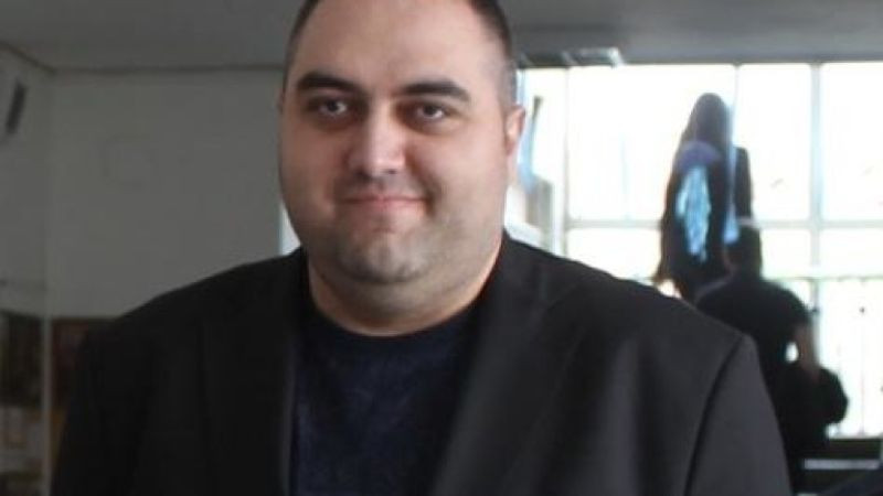 Защо бившият директор на 138-о училище, който сложи камери в тоалетните, е зам.-директор в друго